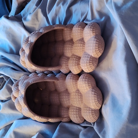 FASHION NOVA WOMEN'S SLIDES SIZE 10 - Picture 4 of 8